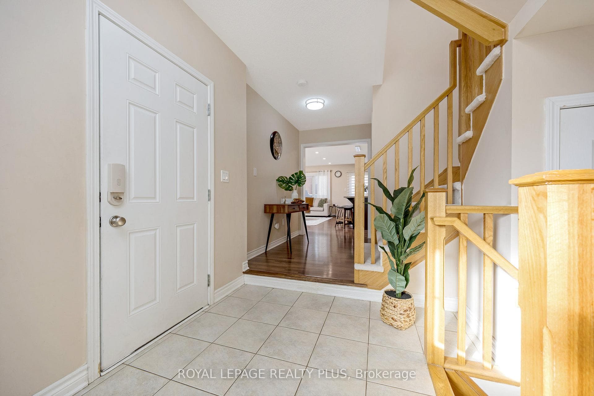 1542 Gainer Crescent photo 5