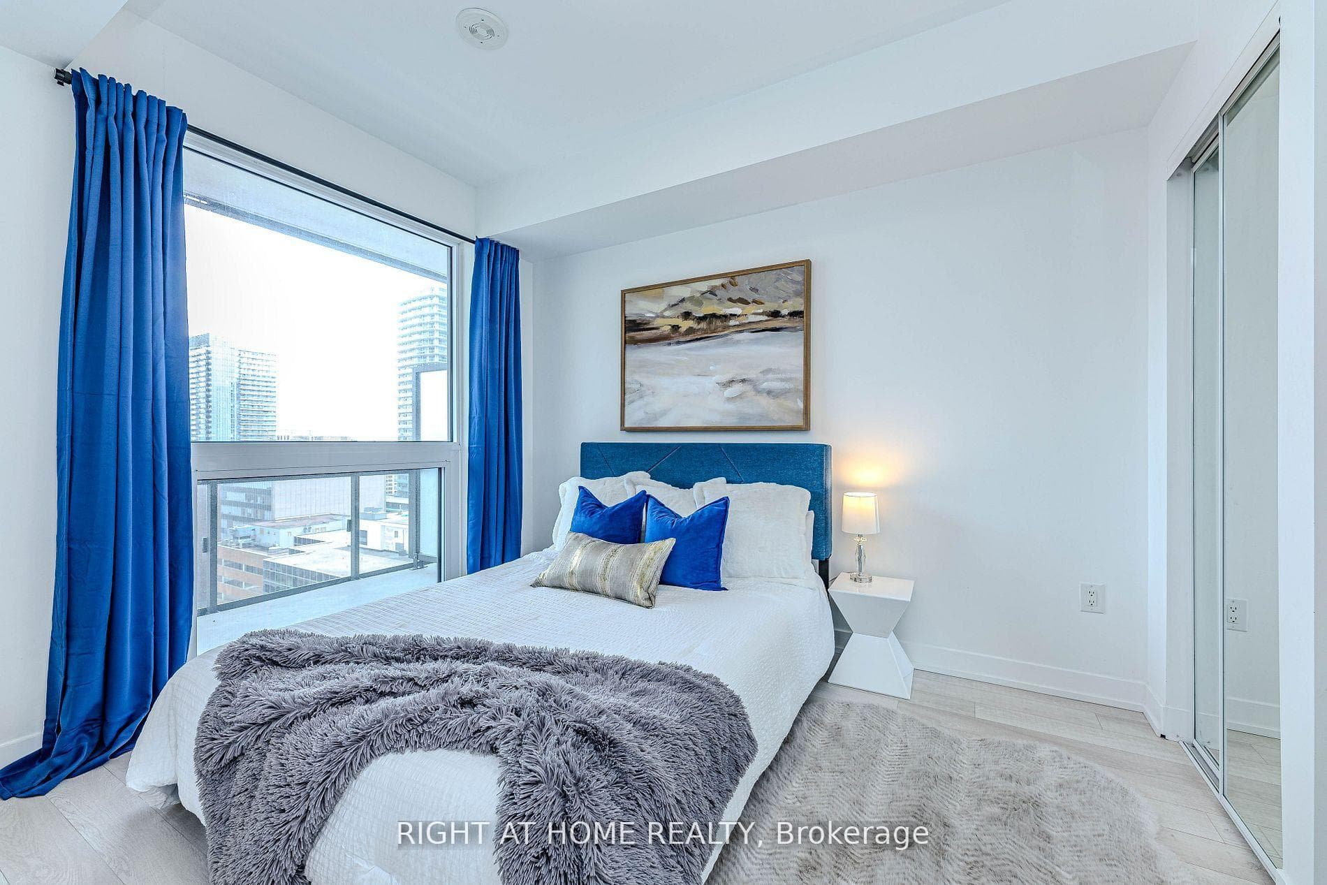 39 Roehampton Avenue Unit 1301 photo 9