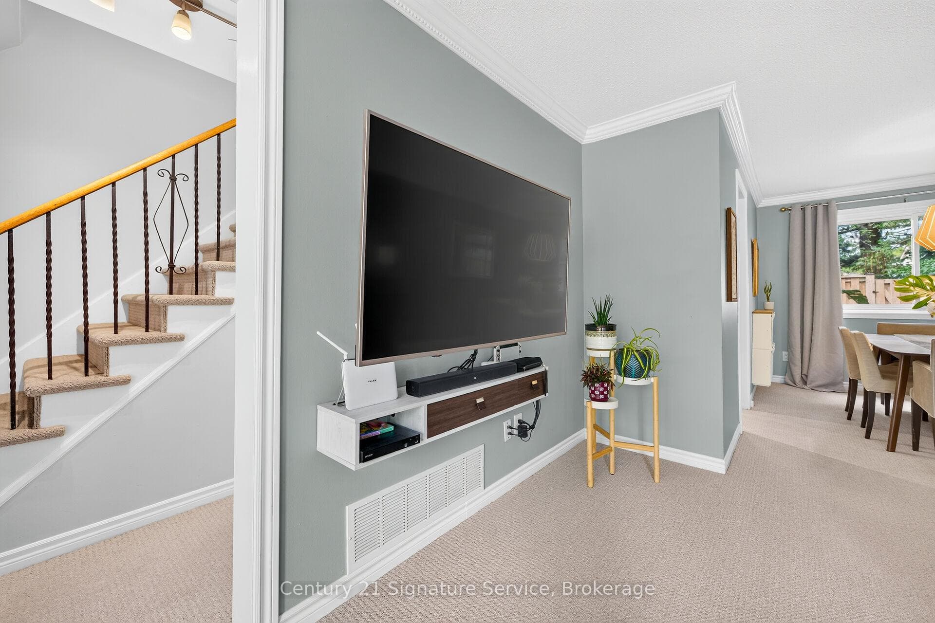 5183 Banting Court photo 24