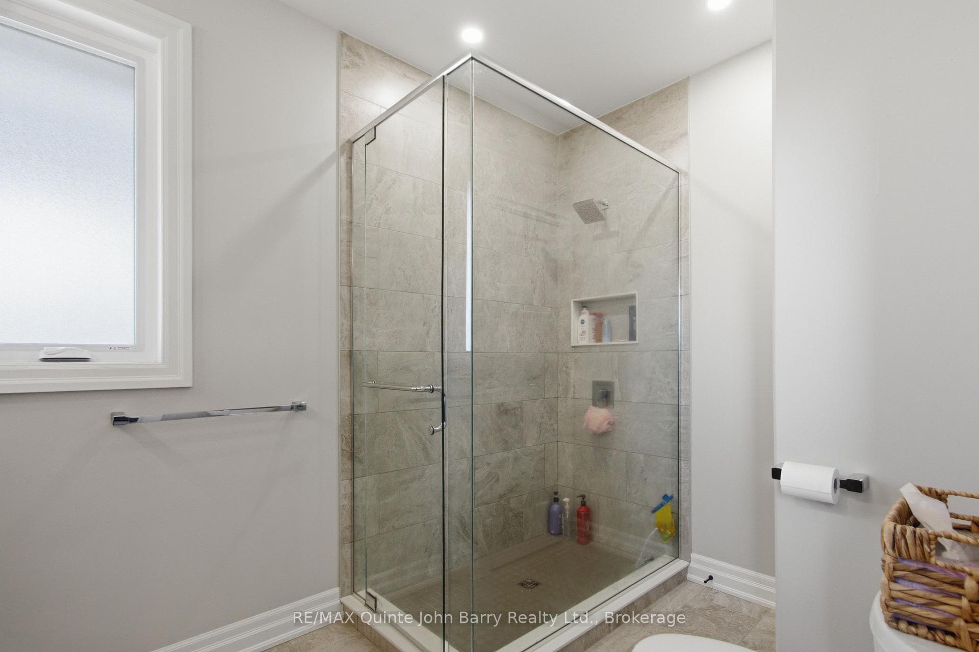 8 Tackaberry Drive photo 18