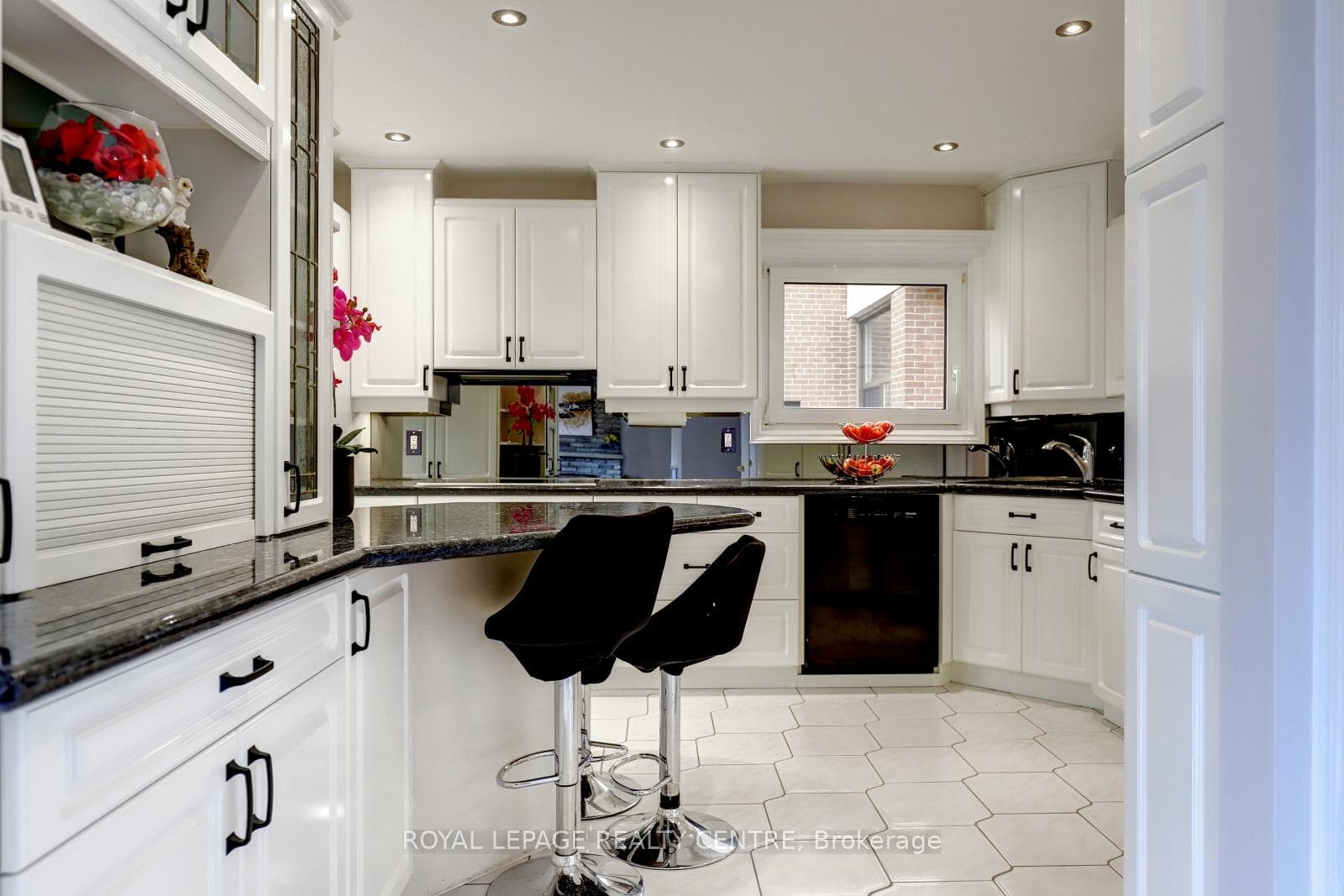 450 Abington Avenue photo 13