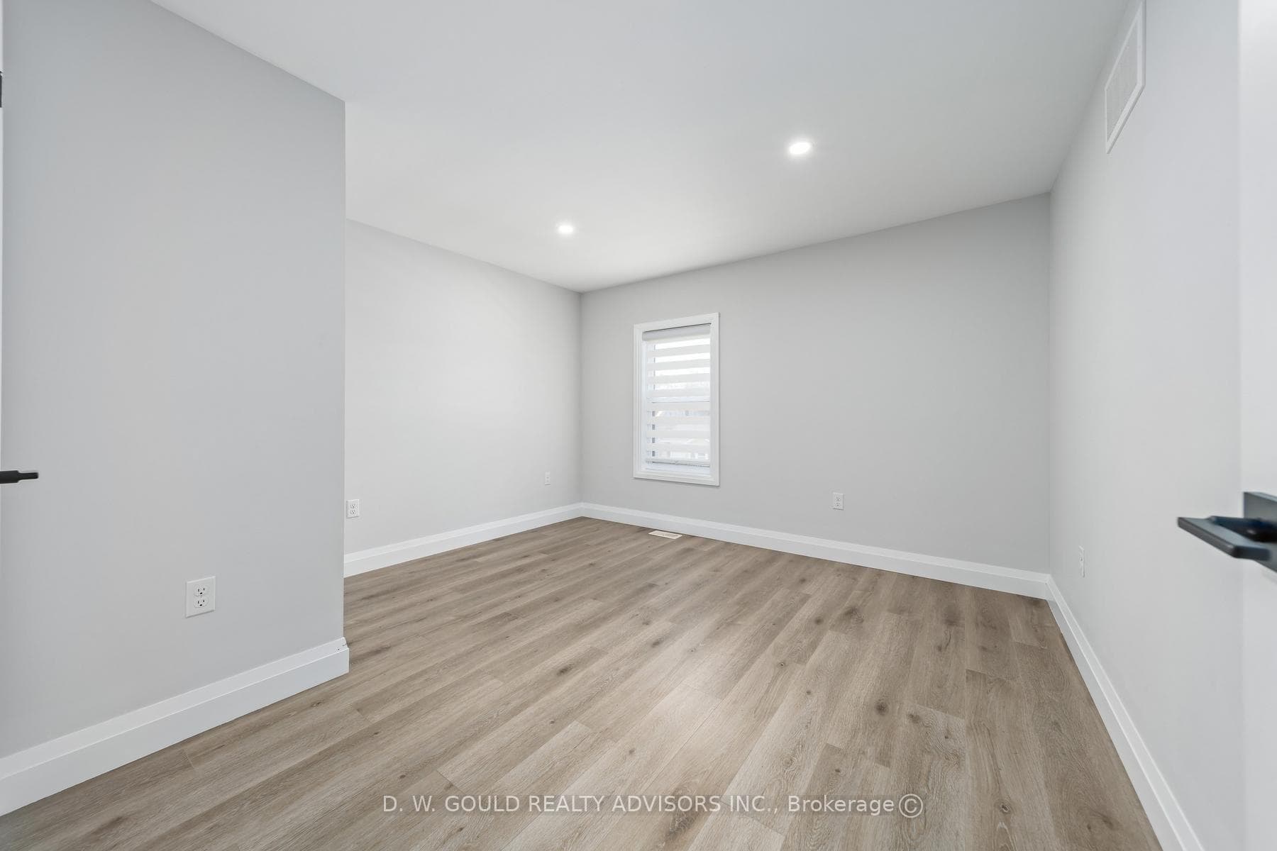 330 William Street photo 20