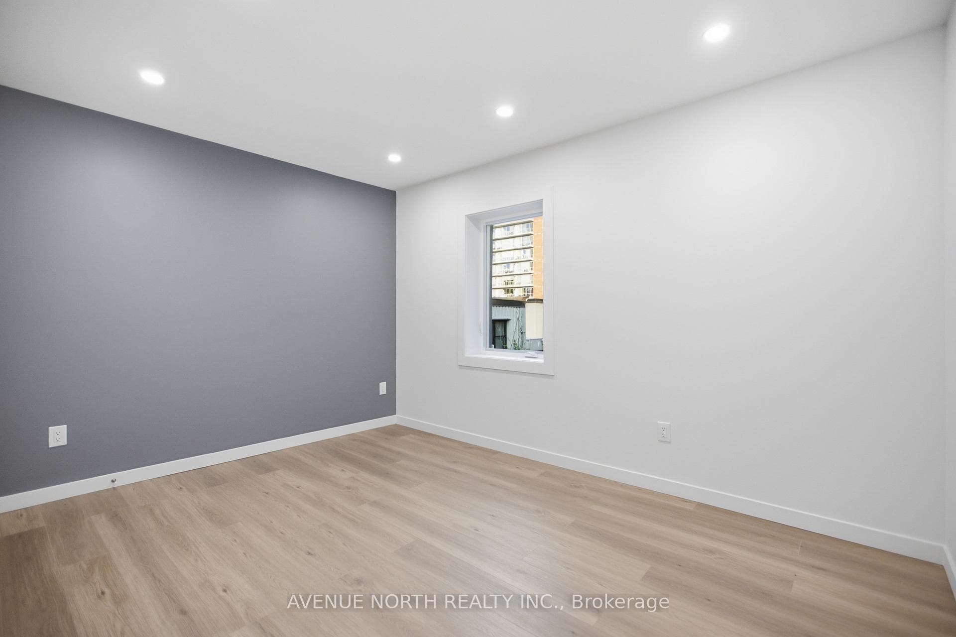180 Clarence Street Unit 4 photo 11