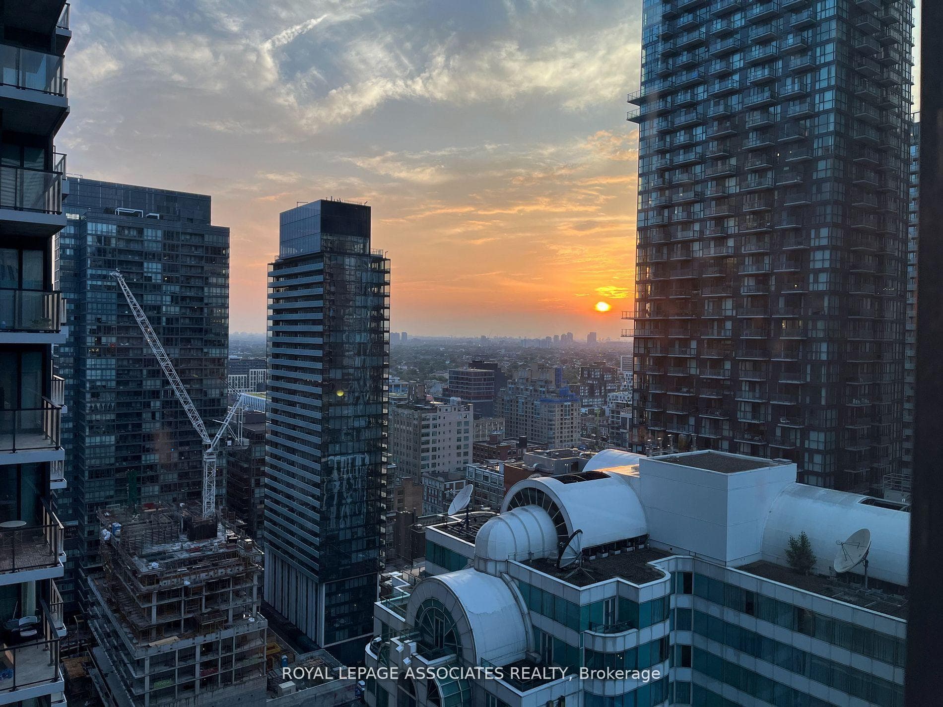 327 King Street Unit 2706 photo 10