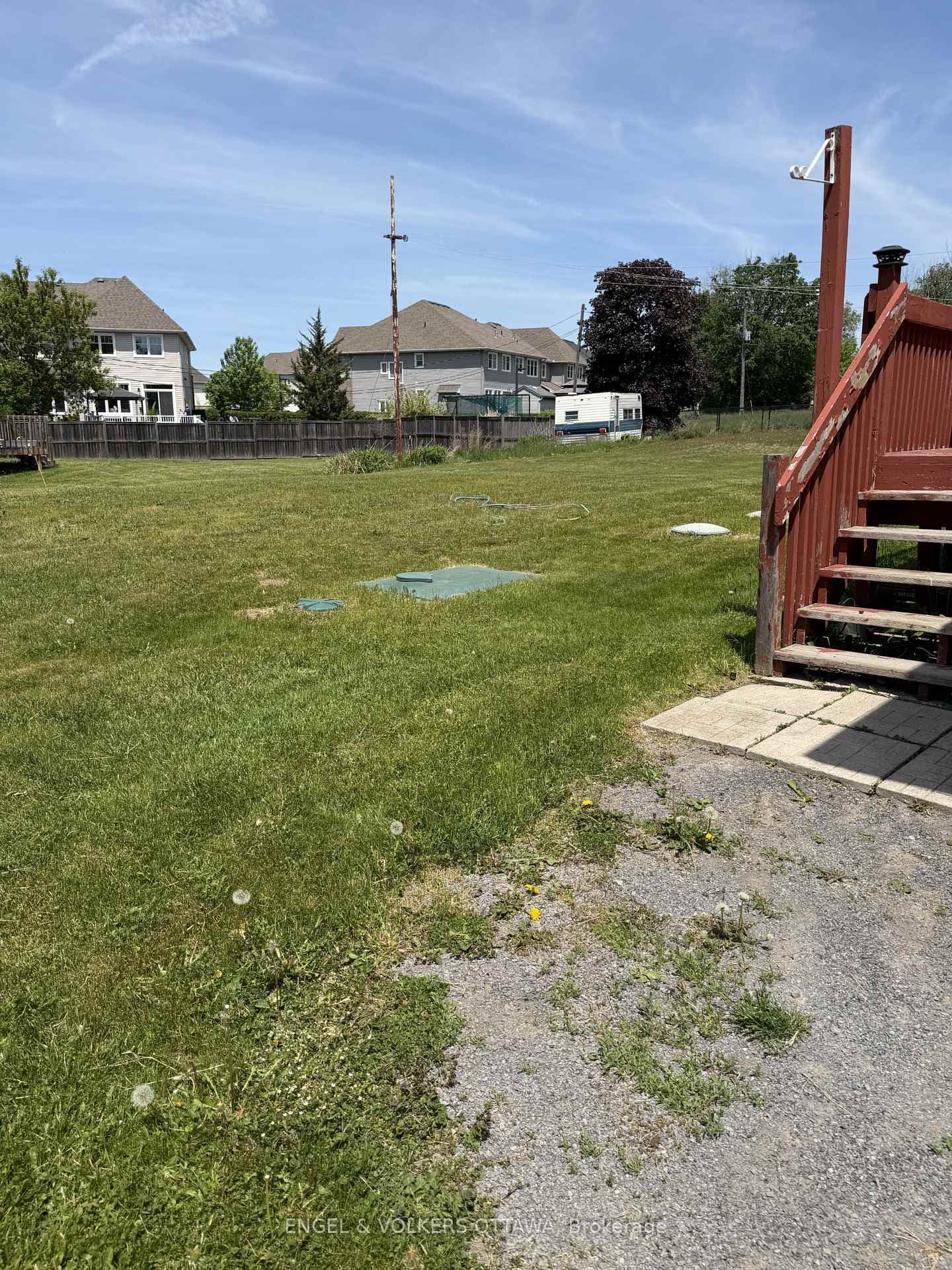 1199 OLD MONTREAL Road Unit B photo 24