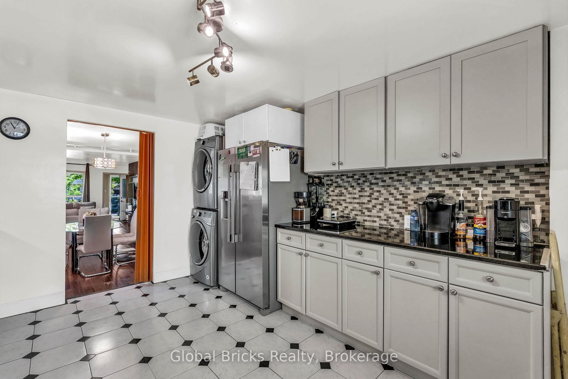 277 Short Avenue photo 4