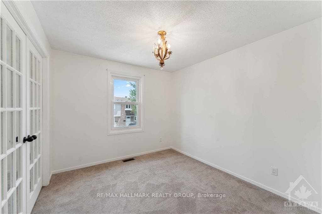 1742 LAMOUREUX Drive Unit A photo 21