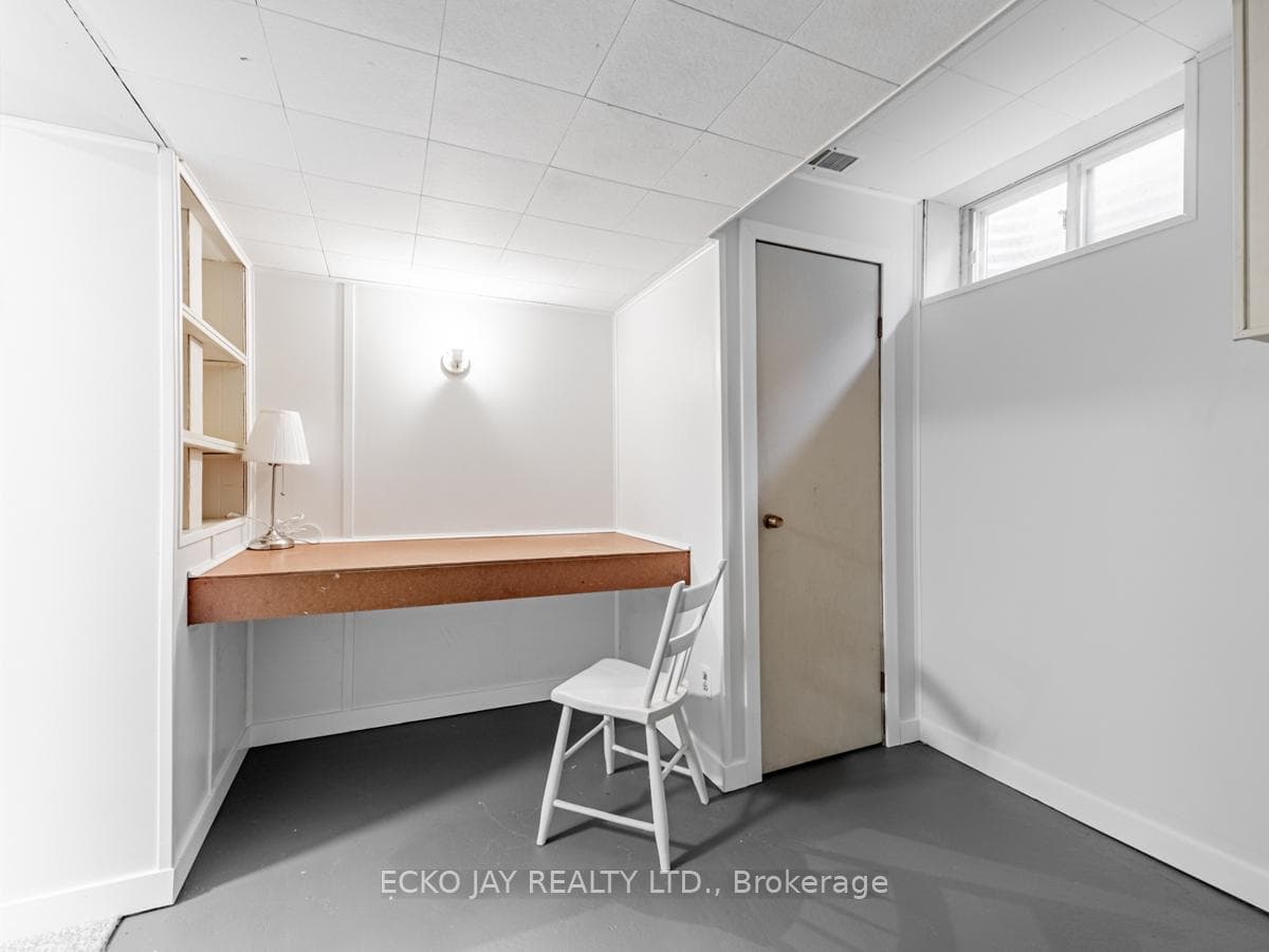 5th Bedroom or Home Office!
