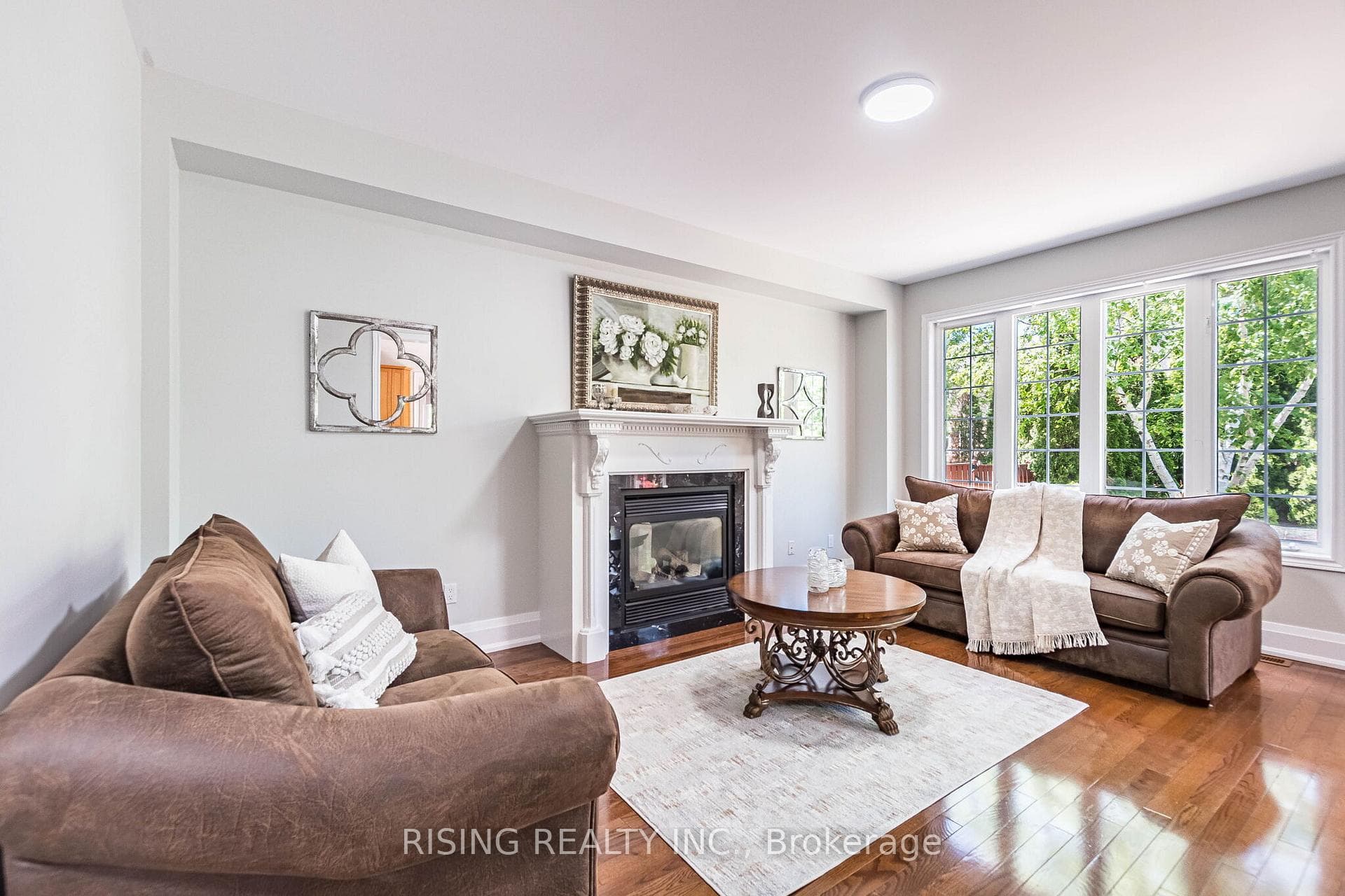 112 Great Lakes Boulevard photo 18
