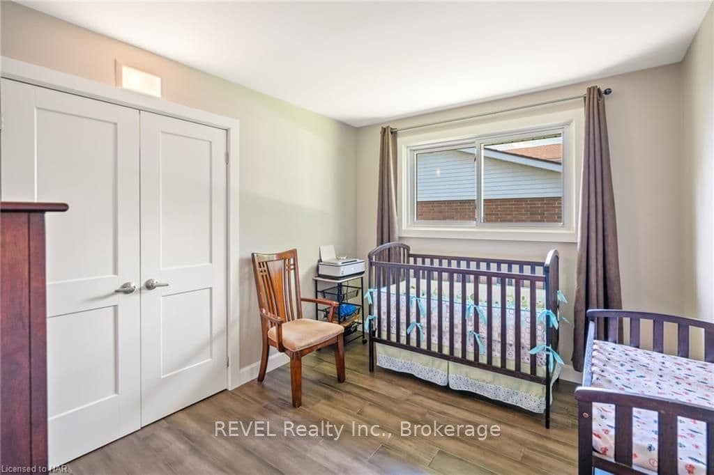 56 ROYAL YORK Road photo 18