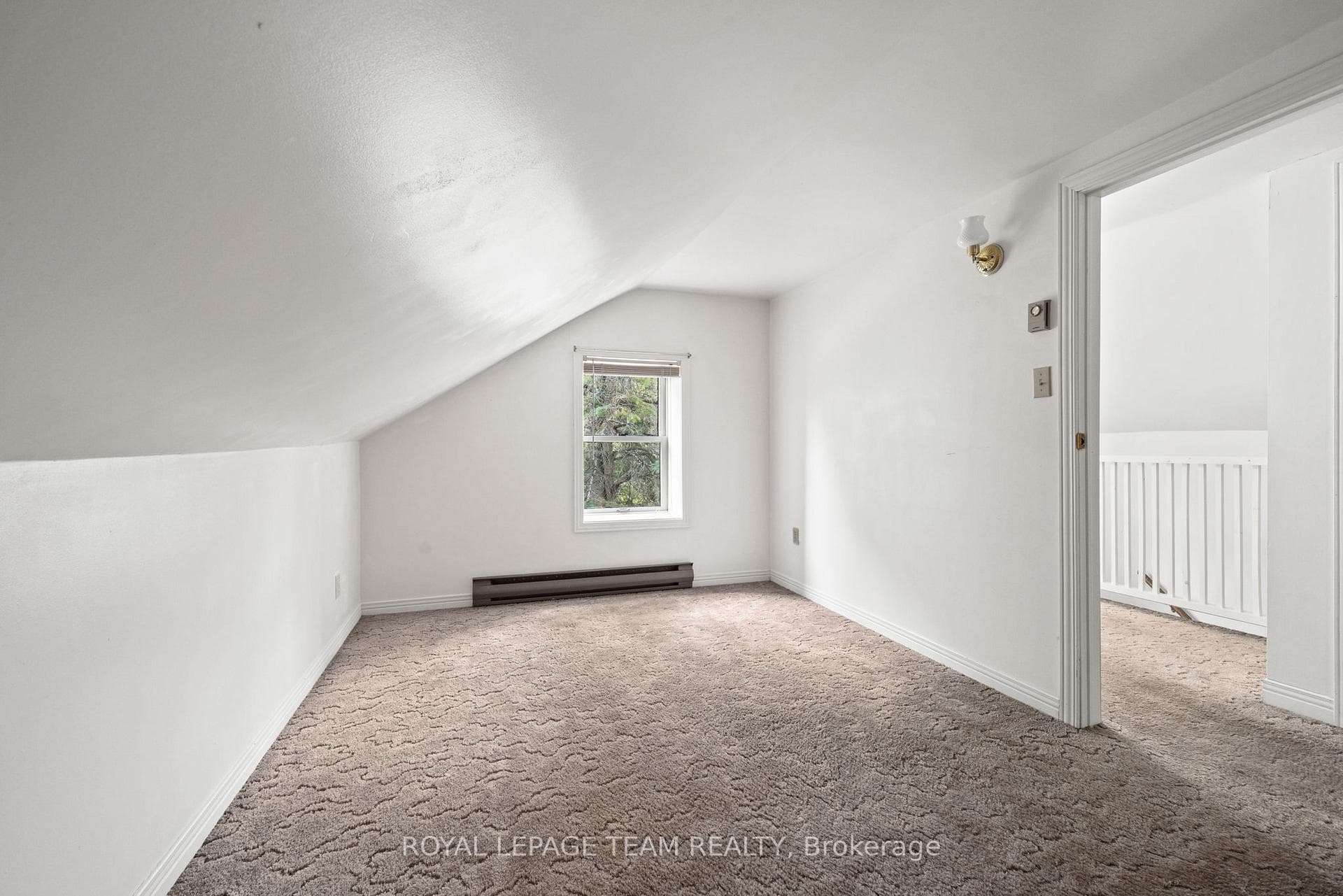 634 Elgin Street photo 29