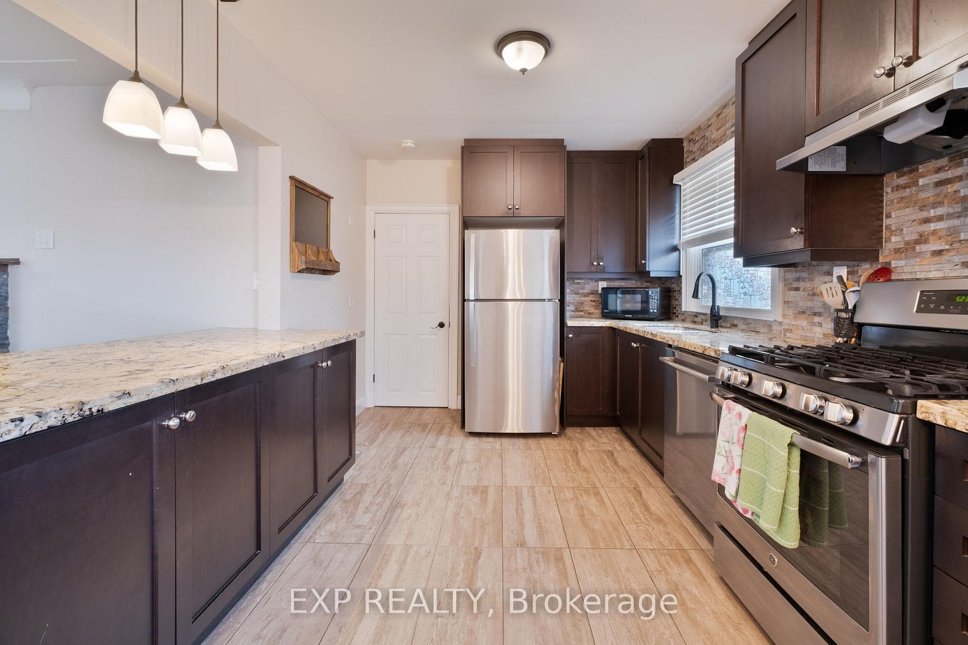 316 Barton Street photo 10