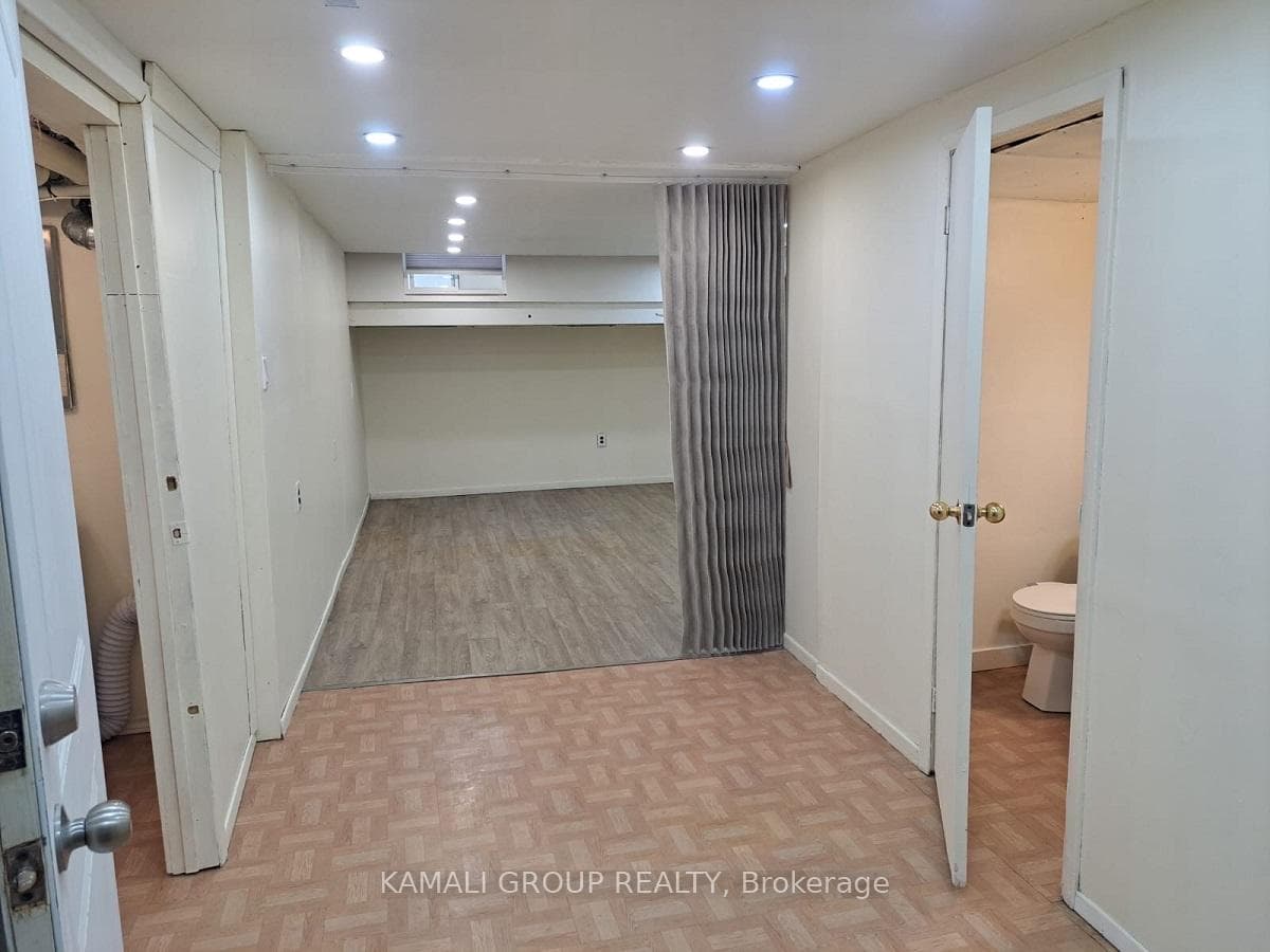 262 John Garland Boulevard photo 27