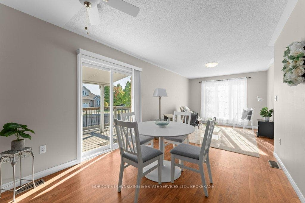 687 Arbour Crescent photo 9