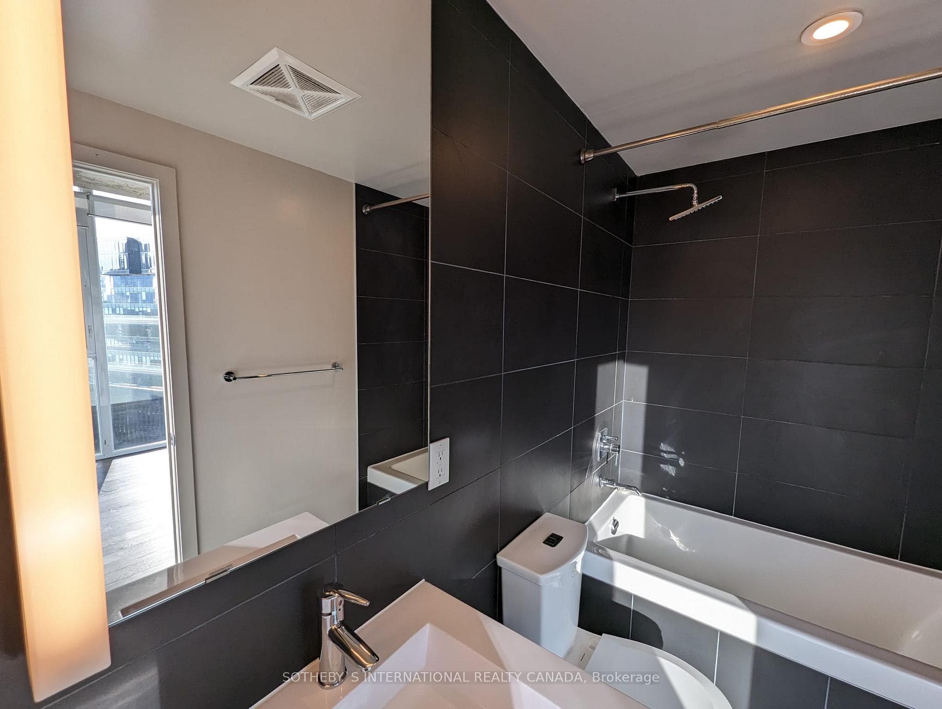 318 King Street Unit 1412 photo 21
