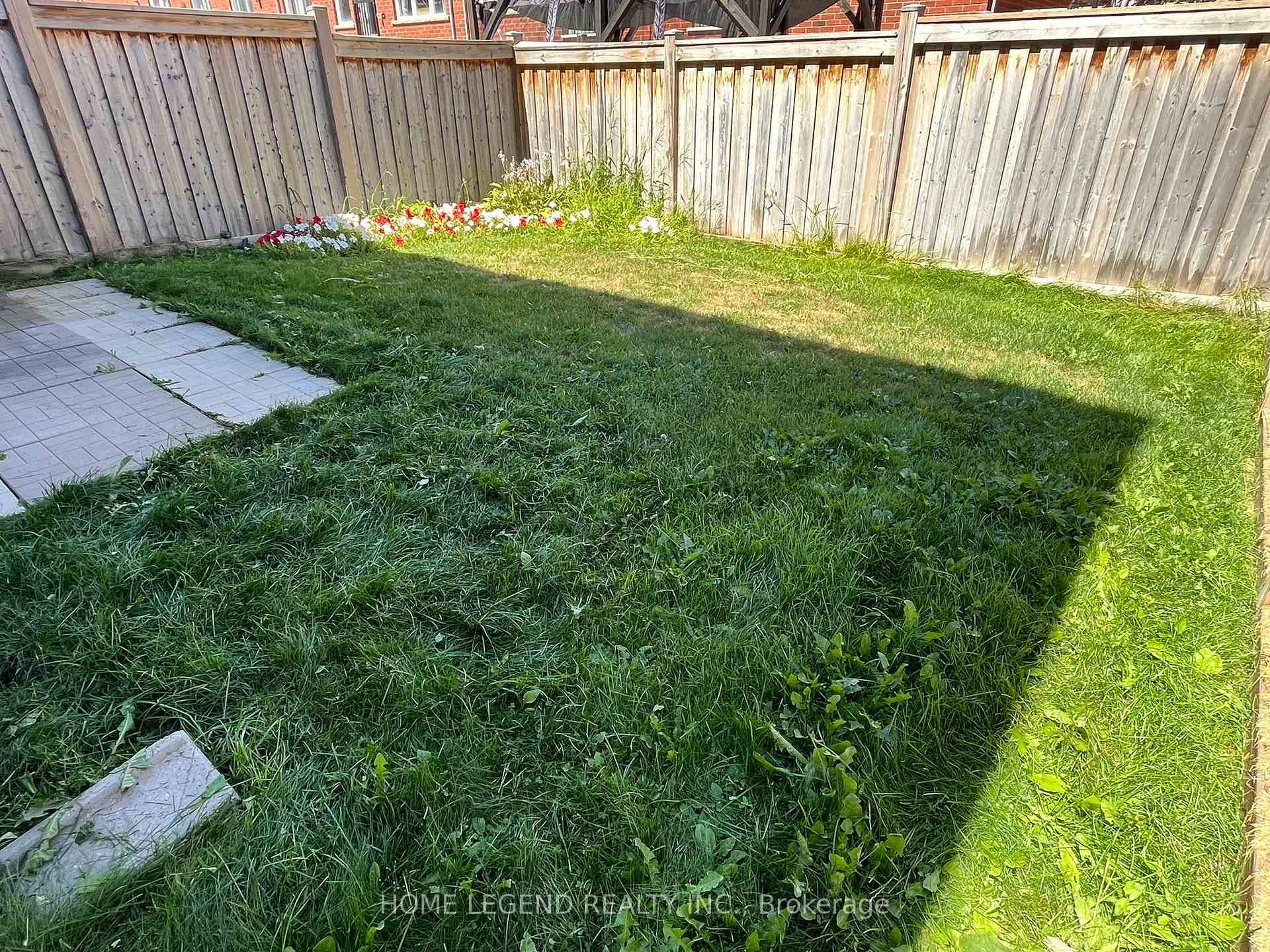 212 Roy Harper Avenue photo 19