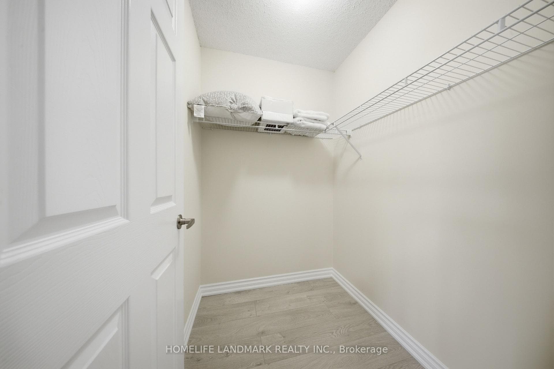 268 Wetenhall Landing photo 28