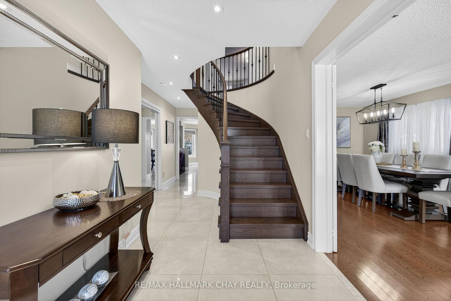 114 Sweetbriar Court photo 6