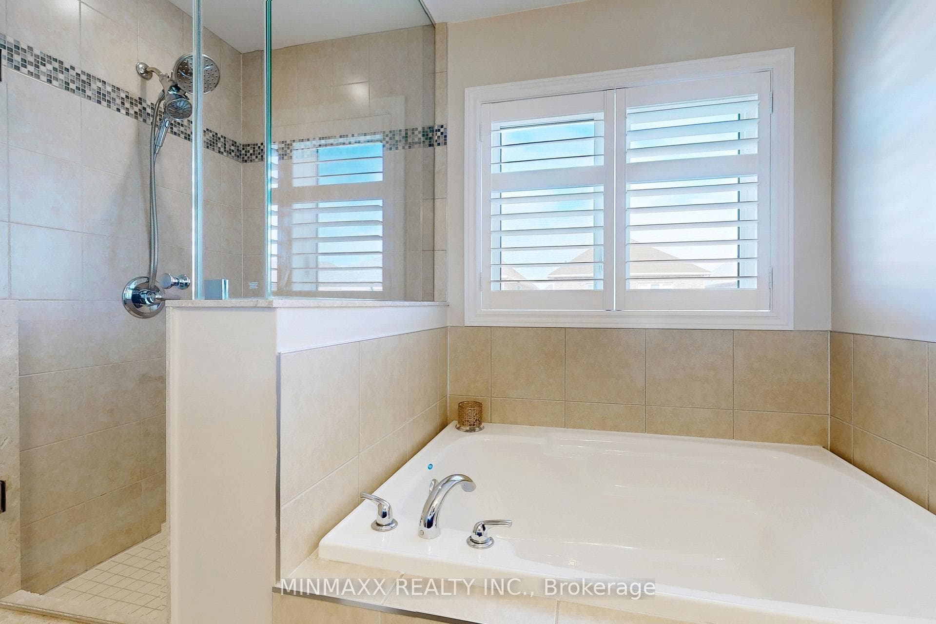 57 Narbonne Crescent photo 31