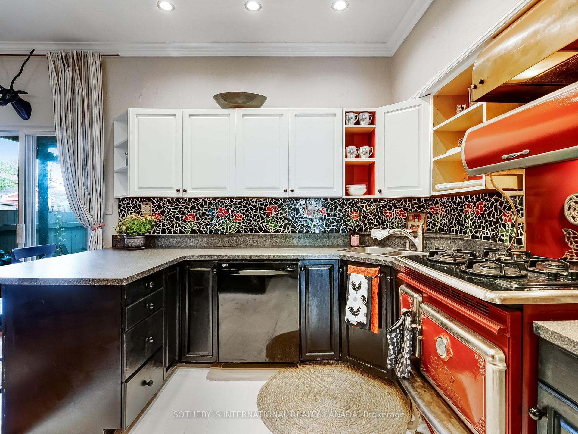 35 Campbell Avenue photo 18