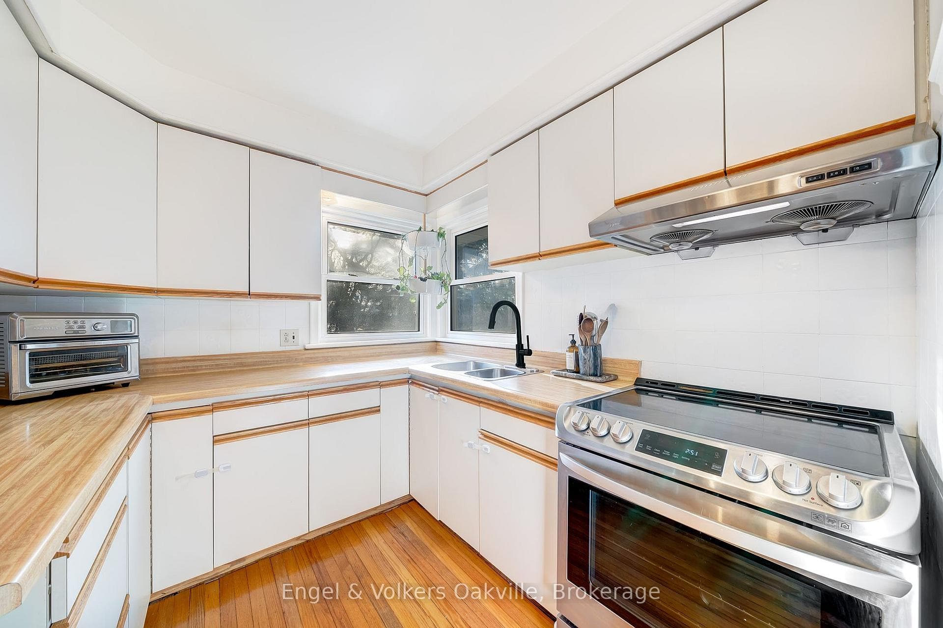 115 Welbourn Drive photo 11