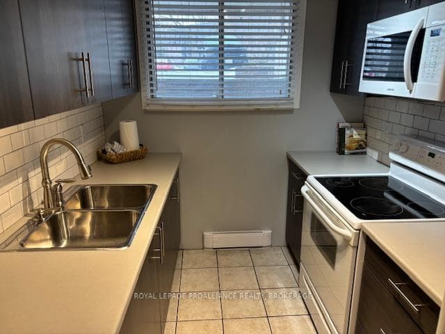 1000 Pembridge Crescent Unit 102 photo 8