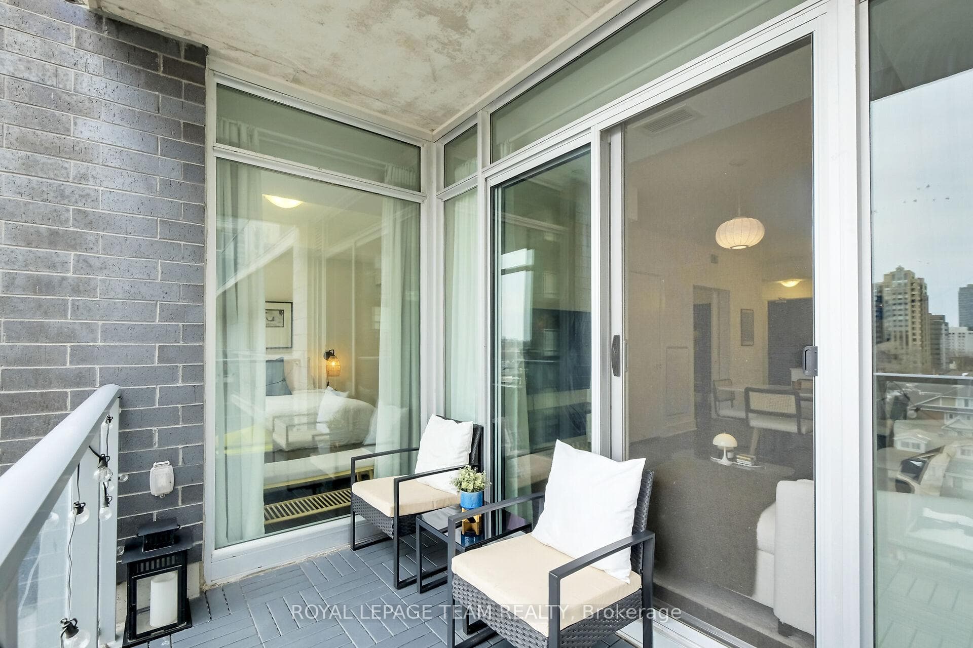 255 Bay Street Unit 709 photo 23