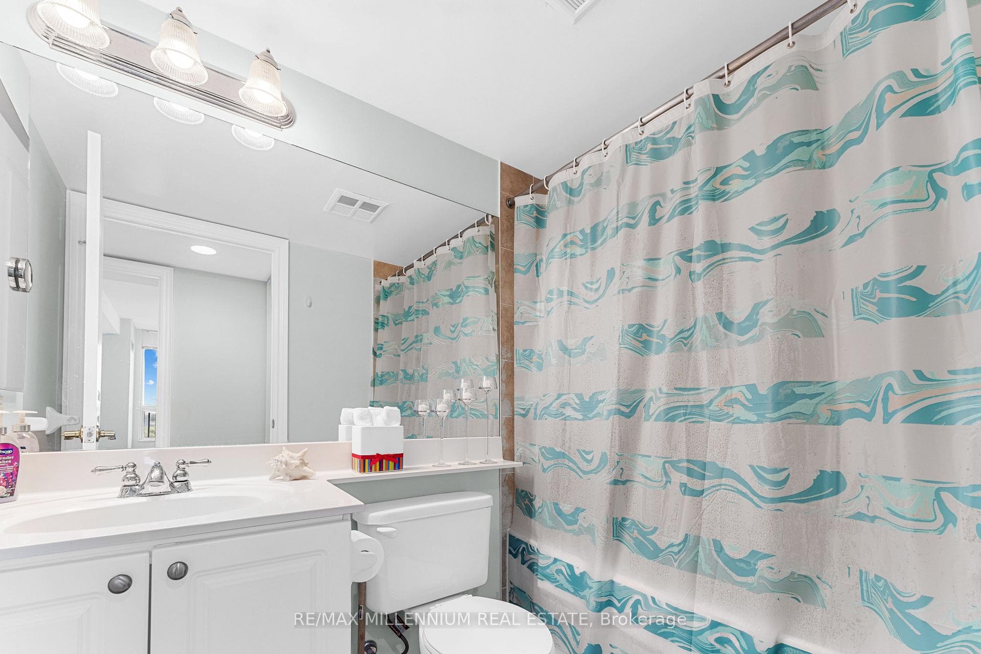 10 Northtown Way Unit 2503 photo 24