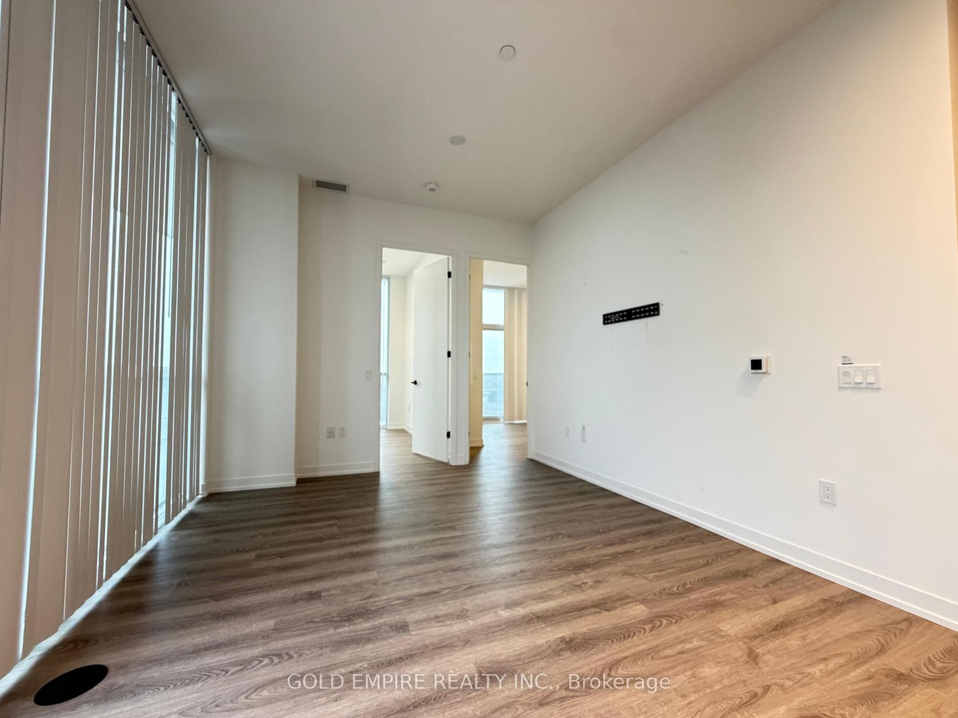 8 INTERCHANGE Way Unit 609 photo 12