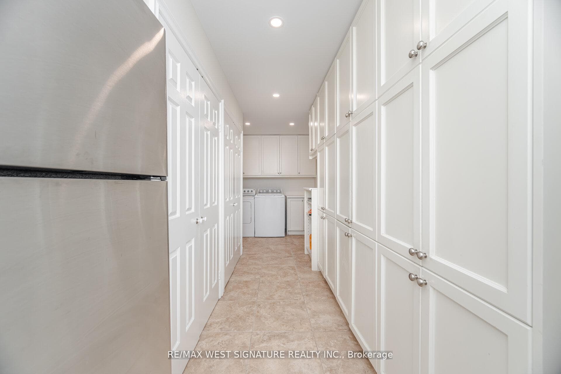 351 Dearbourne Avenue photo 15
