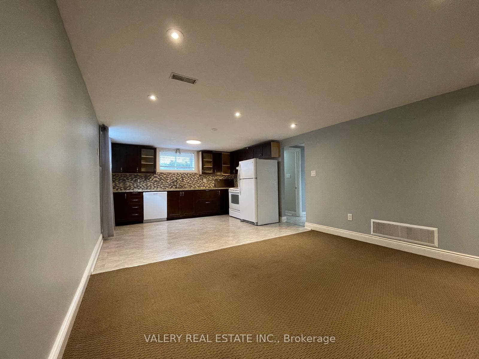 81 Parkway Crescent Unit 2 photo 2