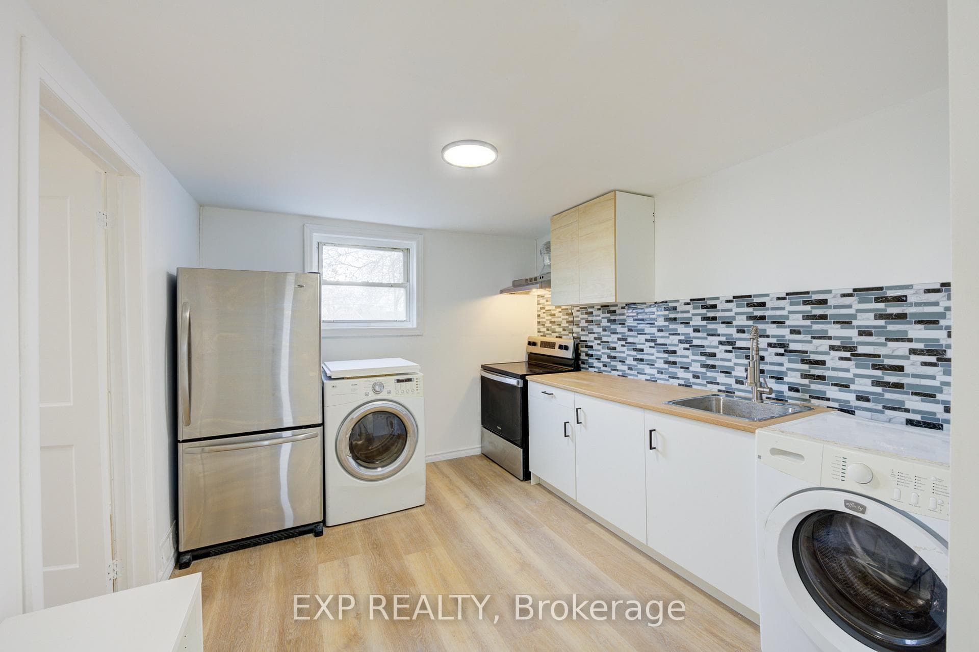 524 Simcoe Street photo 12