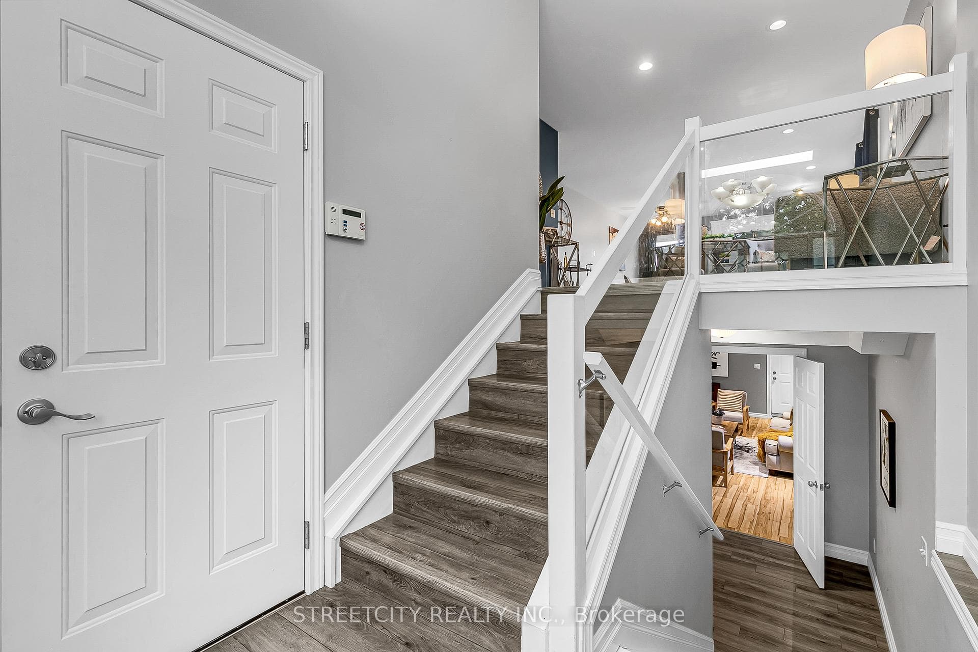 465 Jewel Street photo 4