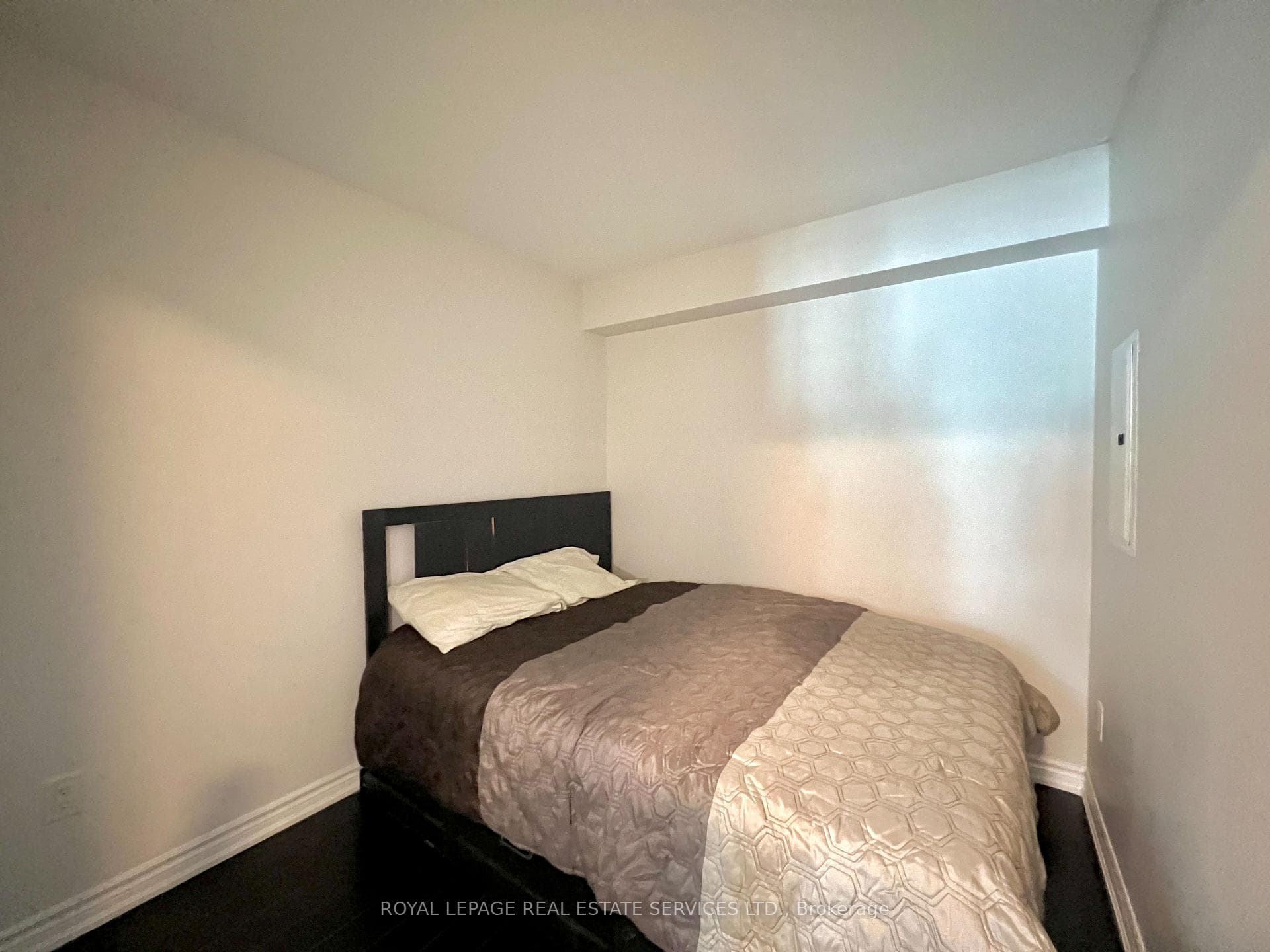 386 Yonge Street Unit 2516 photo 21