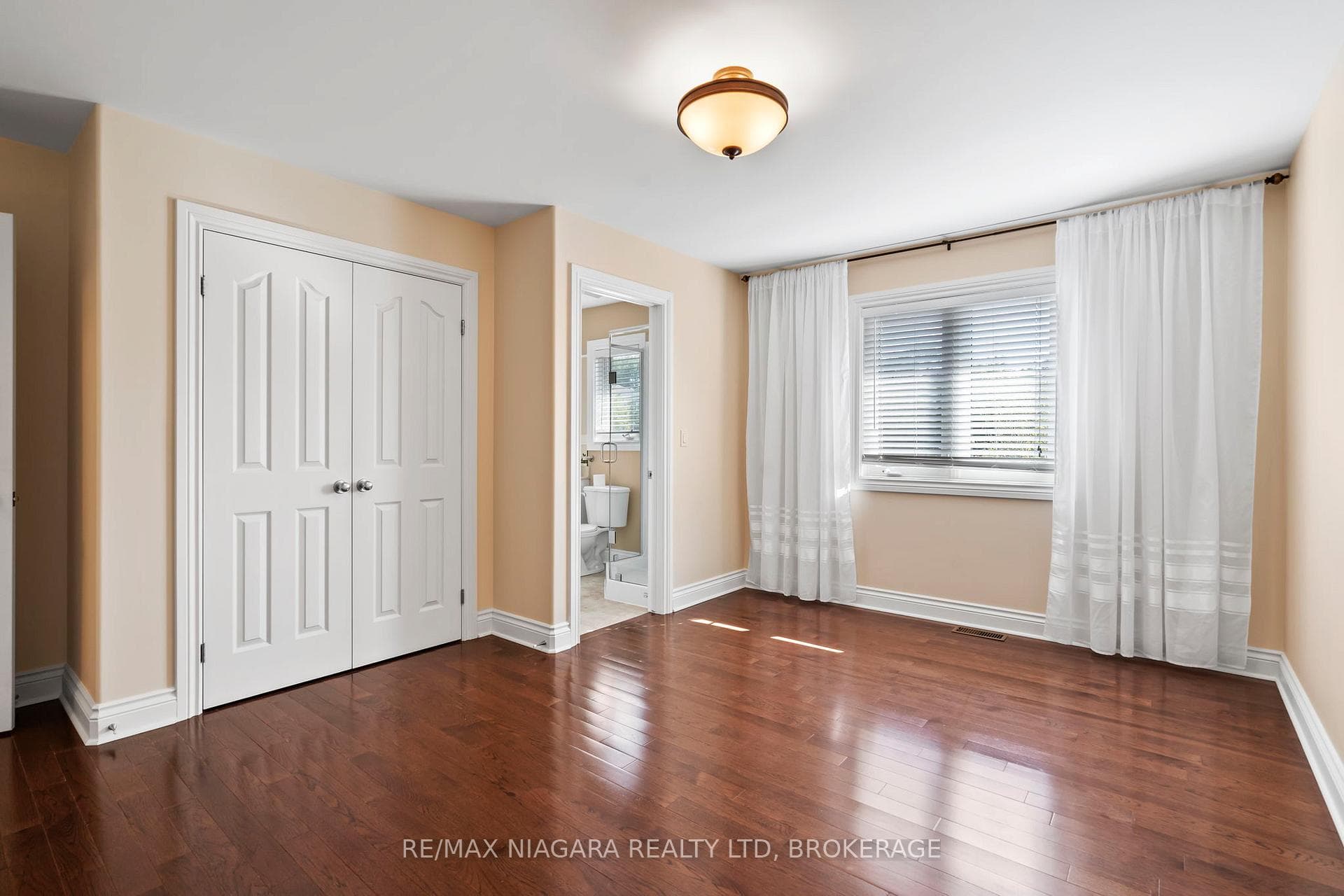 6748 Domenic Crescent photo 21