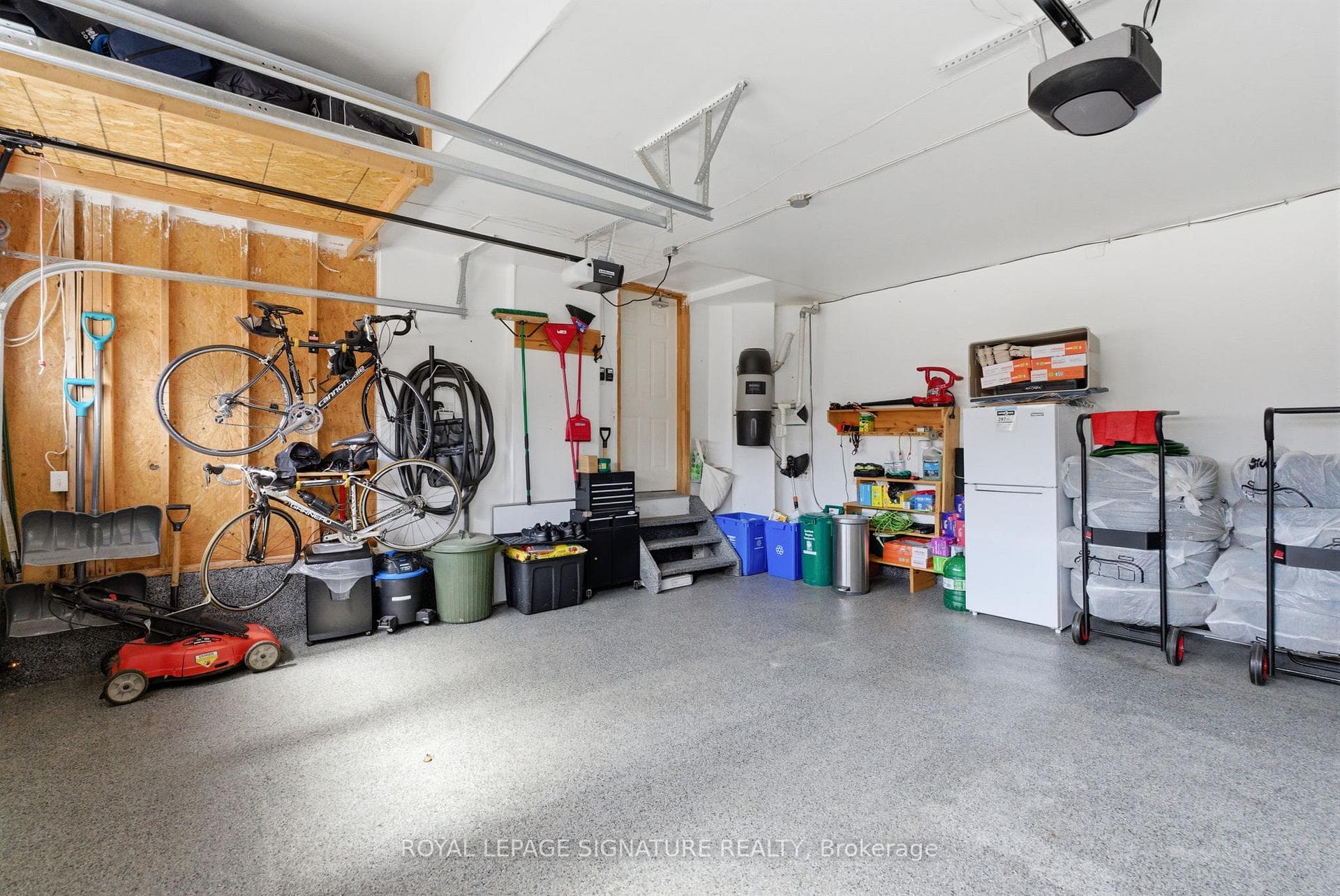 89 Harty Crescent photo 43