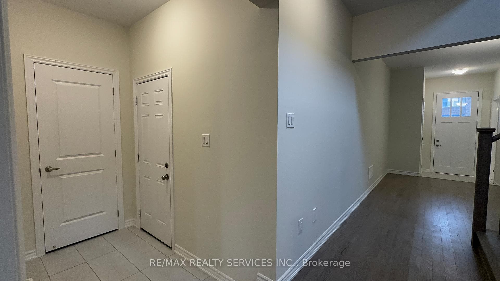 10 Molnar Crescent photo 8
