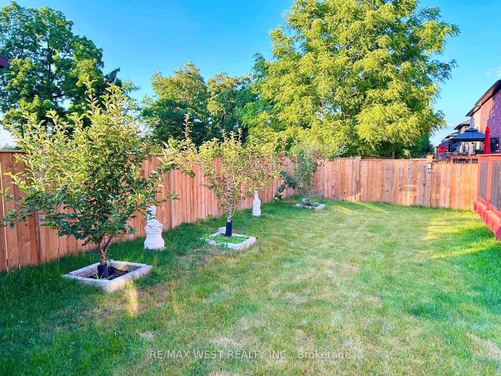 69 Peterson Street photo 38