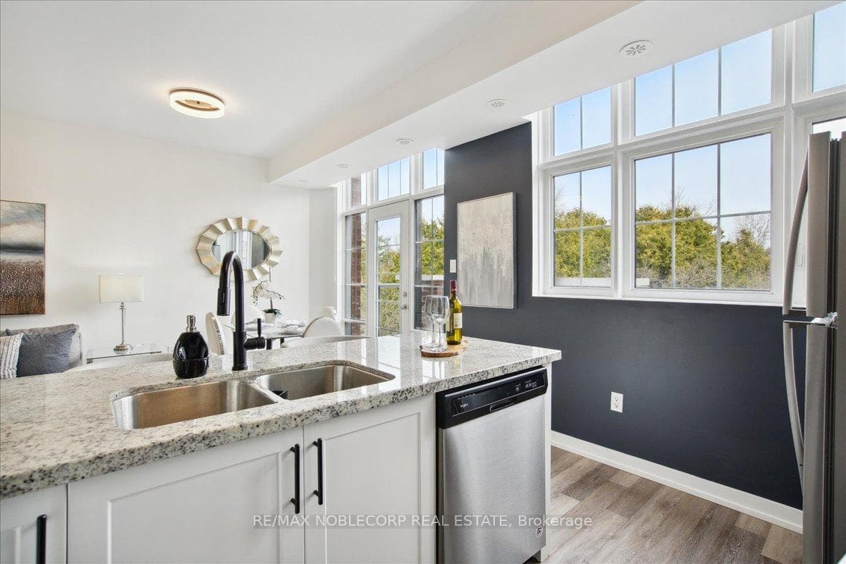 2 Linsmore Place Unit 300 photo 18