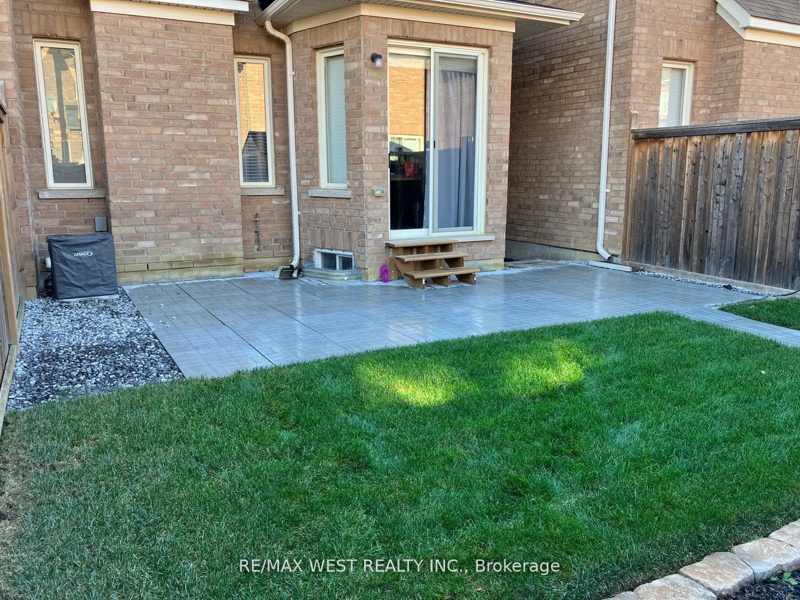 9 Merrickville Way photo 13