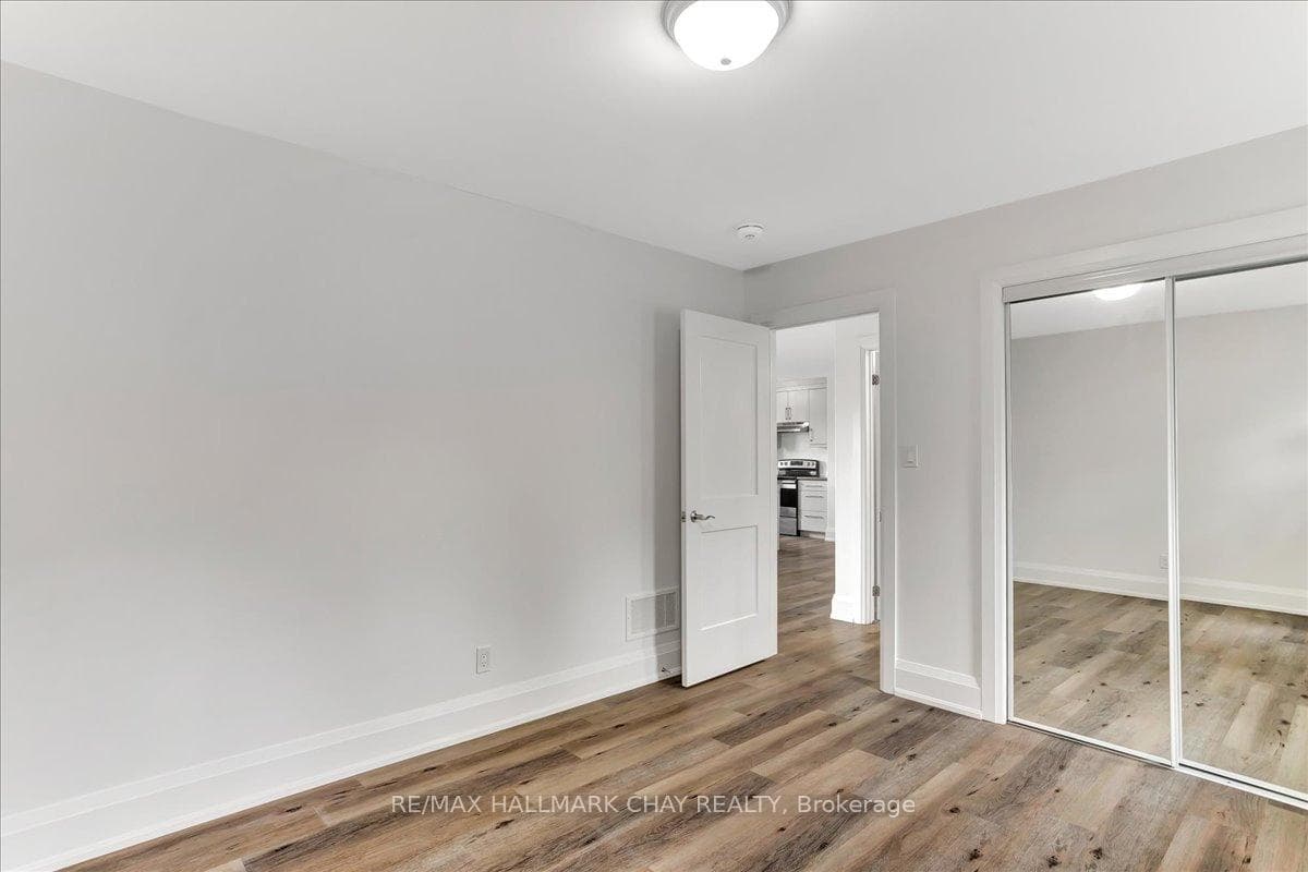 325 Peter Street Unit Unit 2 photo 23