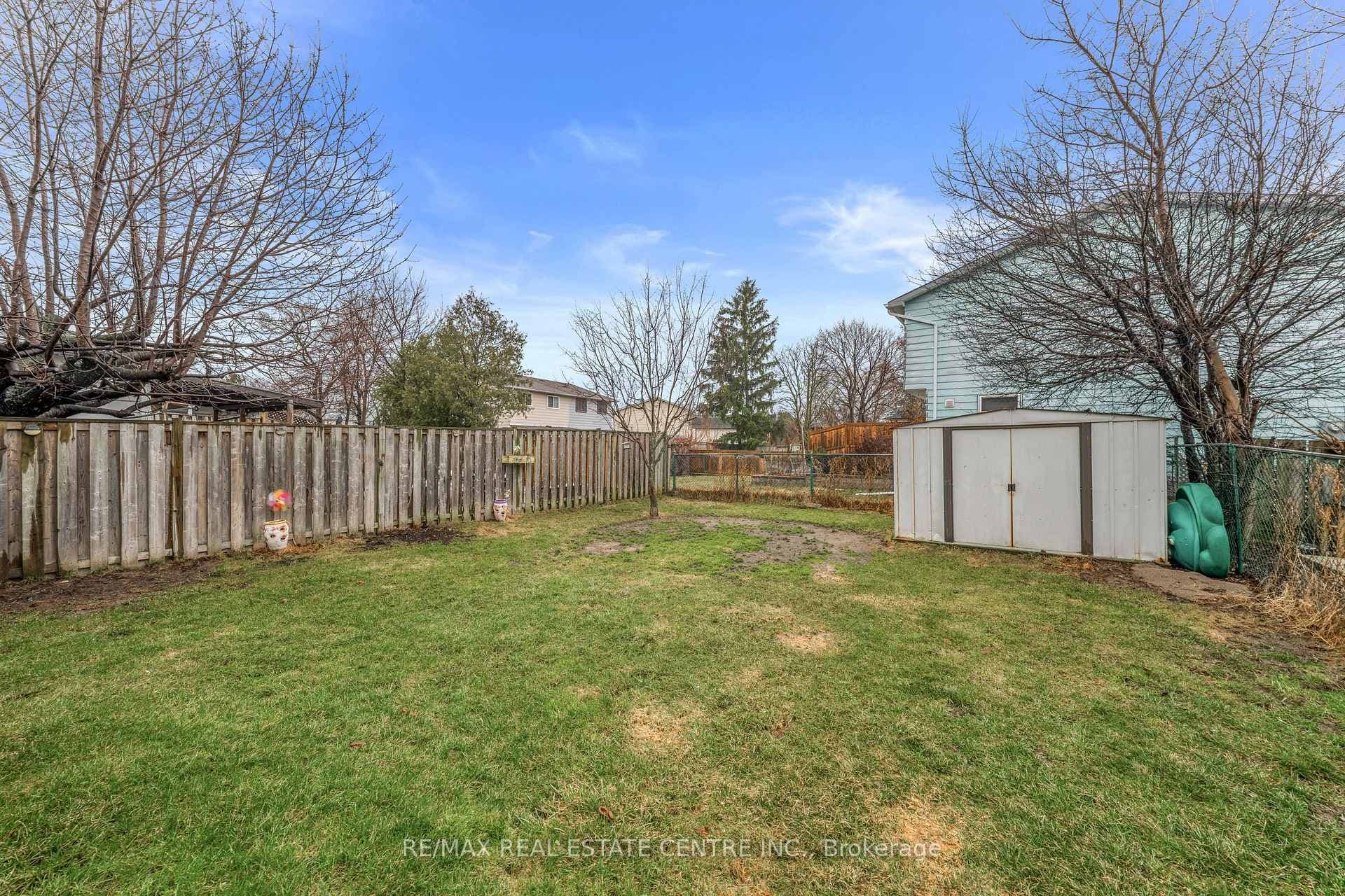 101 Griselda Crescent photo 43