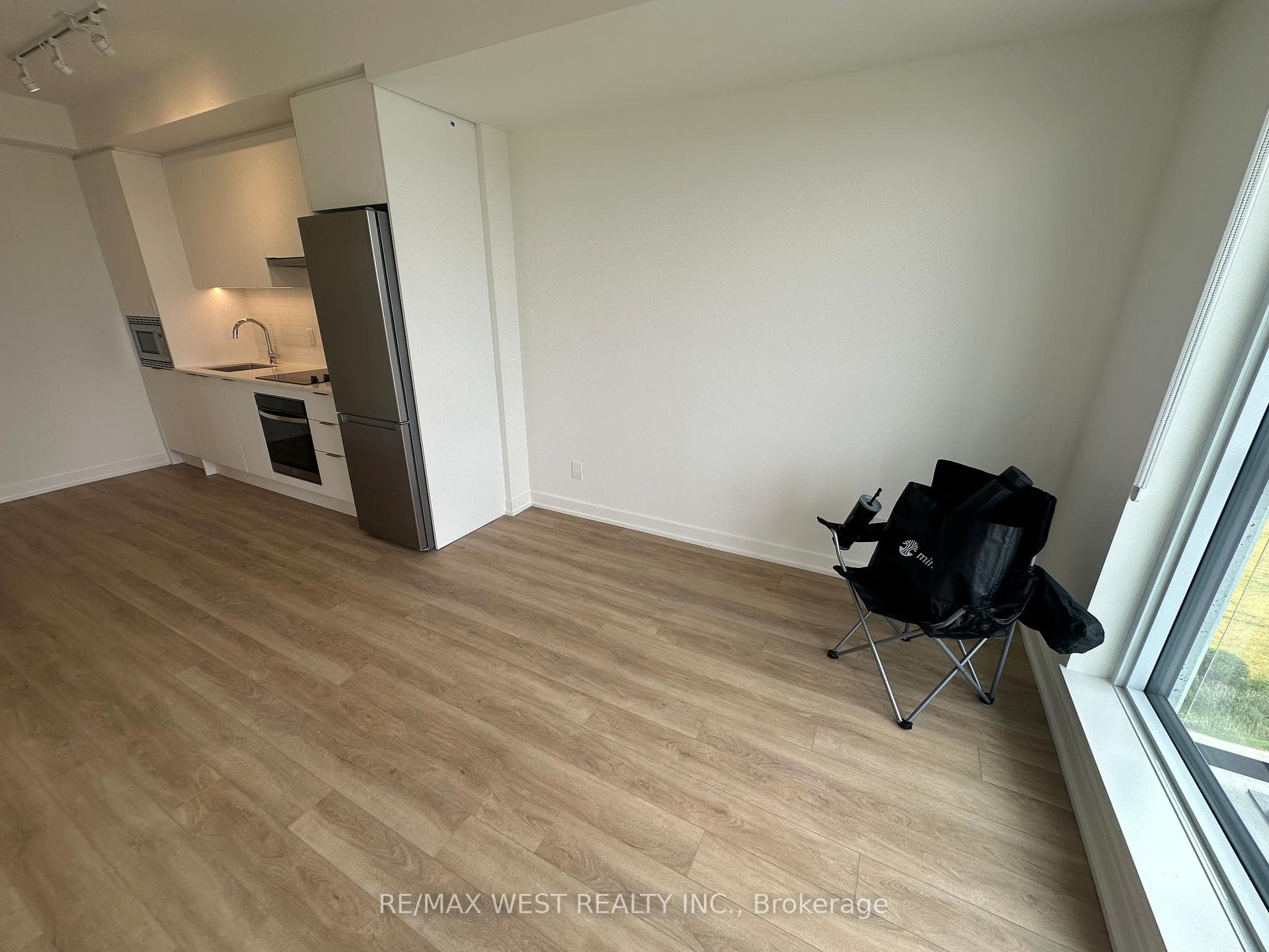 3079 Trafalgar Road Unit 1607 photo 7