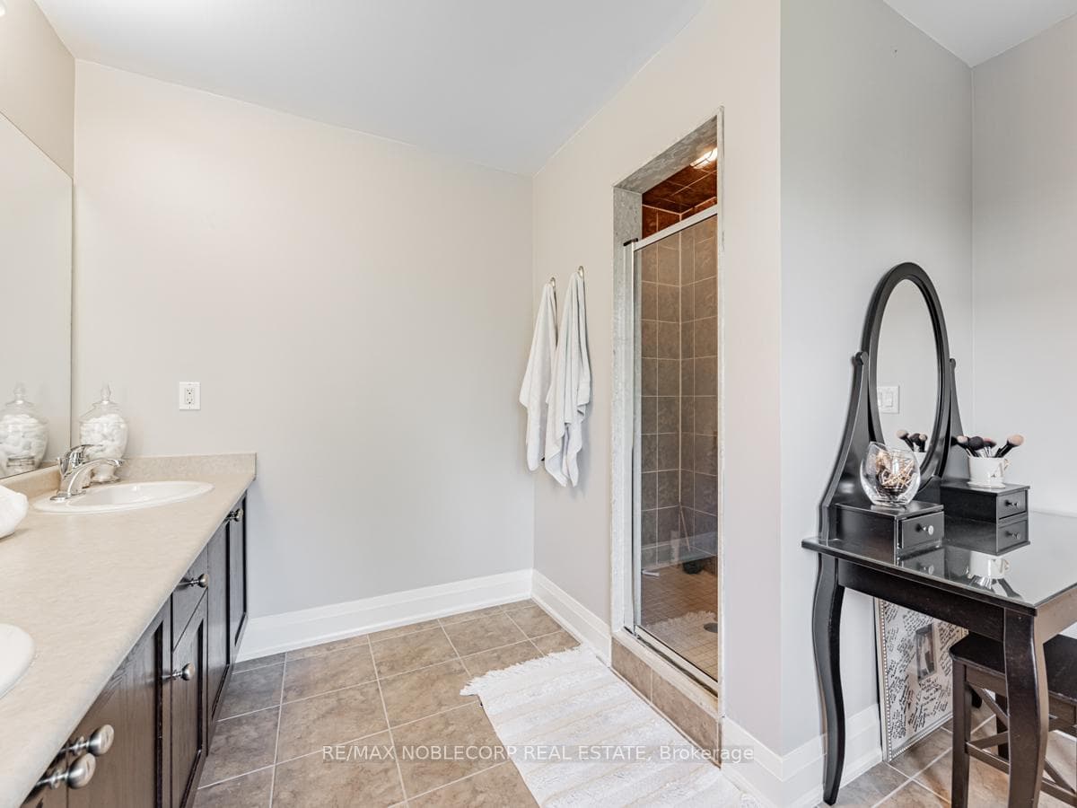 211 Sir Benson Drive photo 23