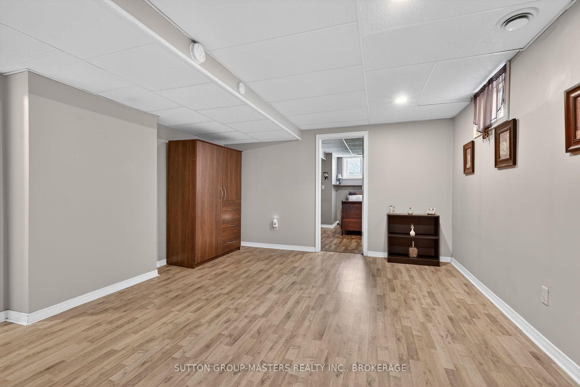 1080 Palmerston Crescent photo 25