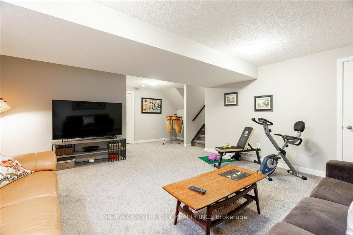 9 Empire Parkway photo 33