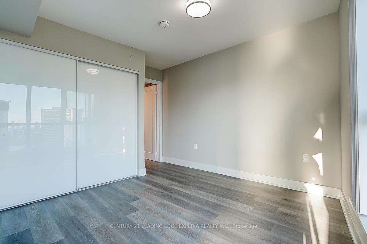 585 Bloor Street Unit 1820 photo 35