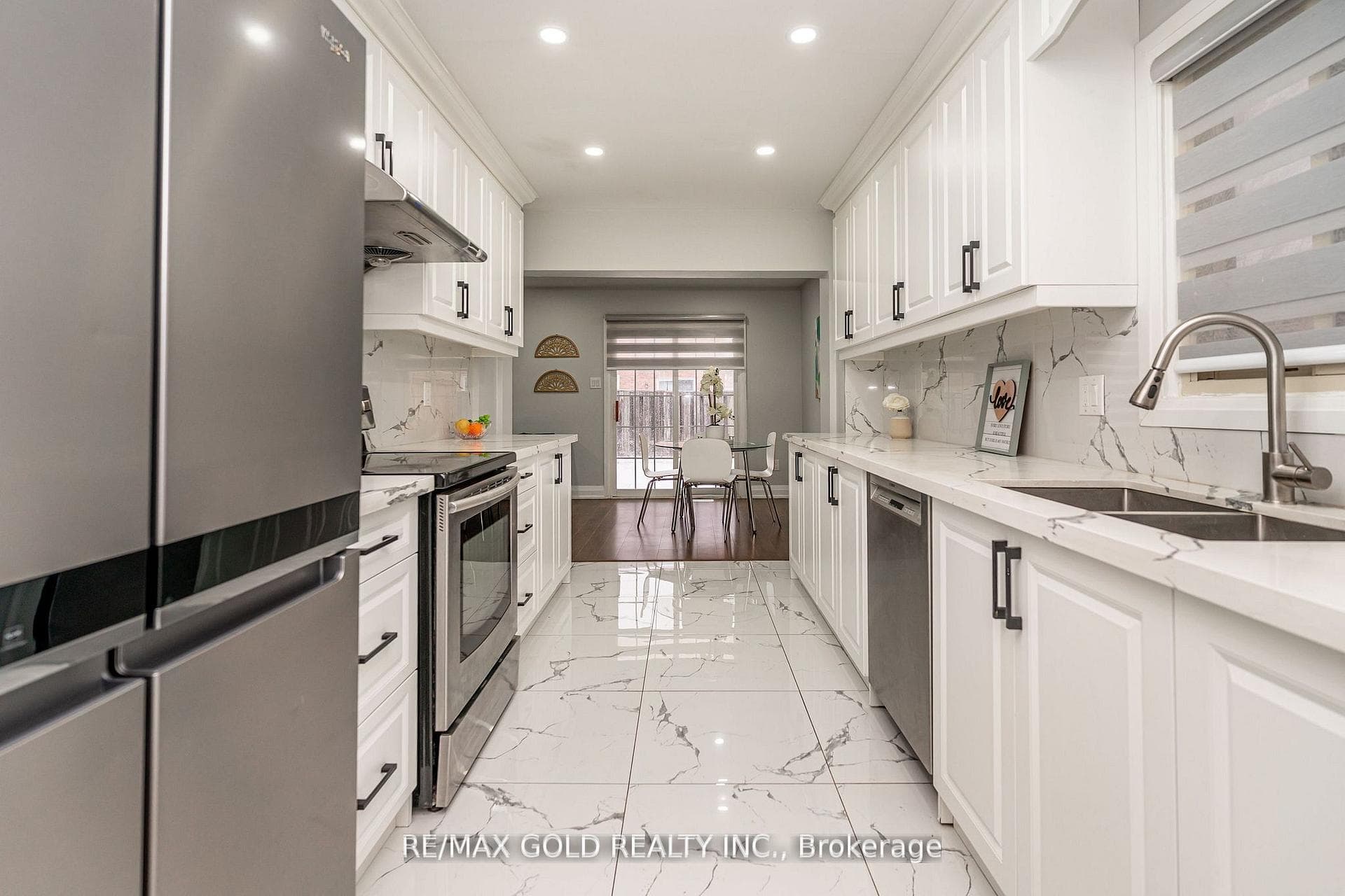 13 Martindale Crescent photo 19