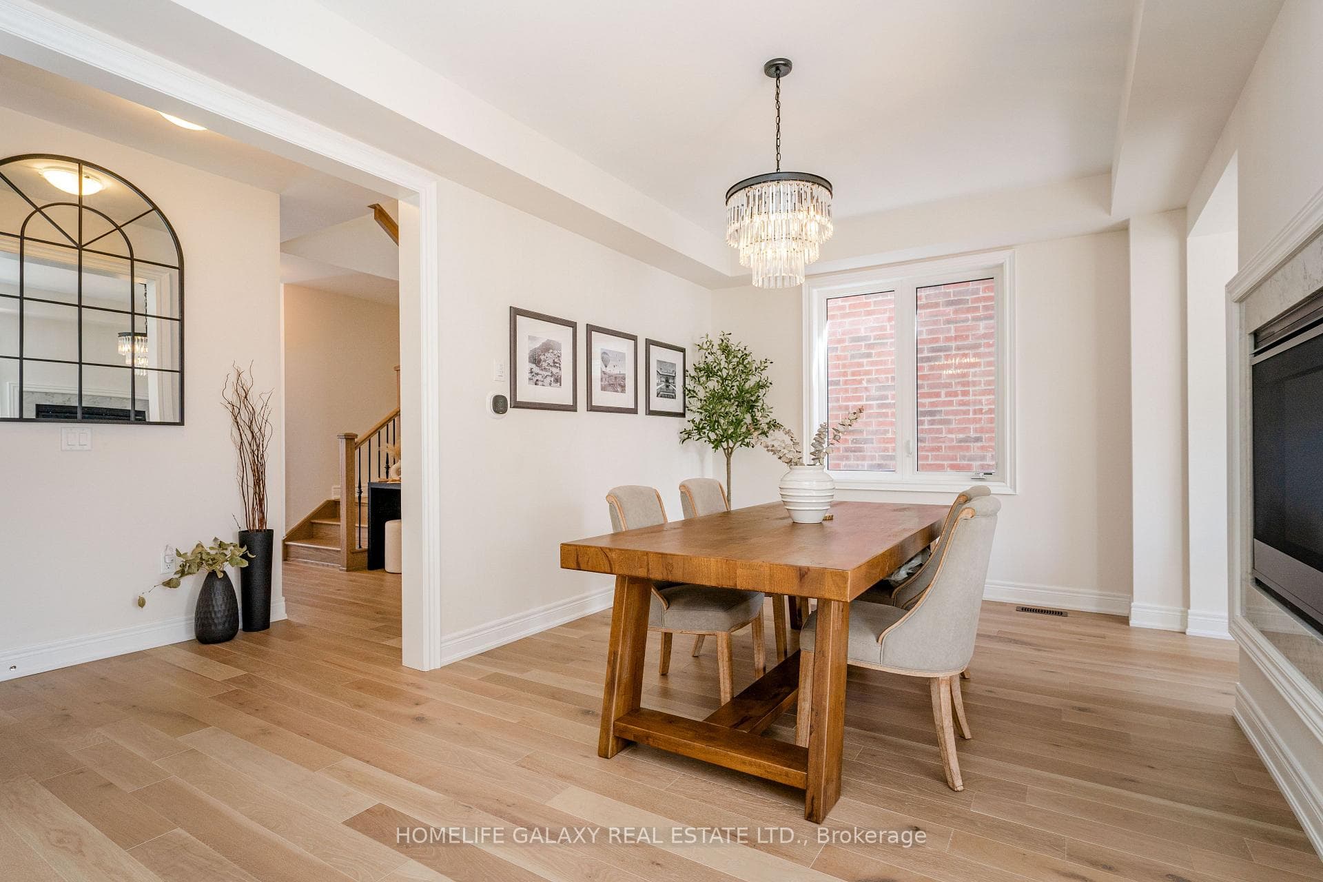 1071 Orenda Street photo 5