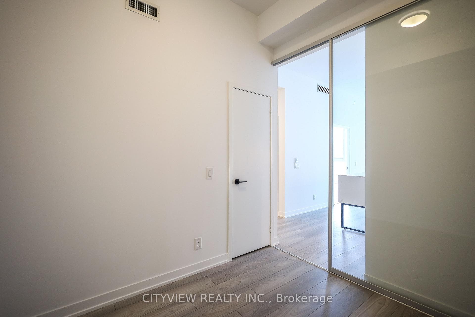 285 Dufferin Street Unit 1127 photo 20